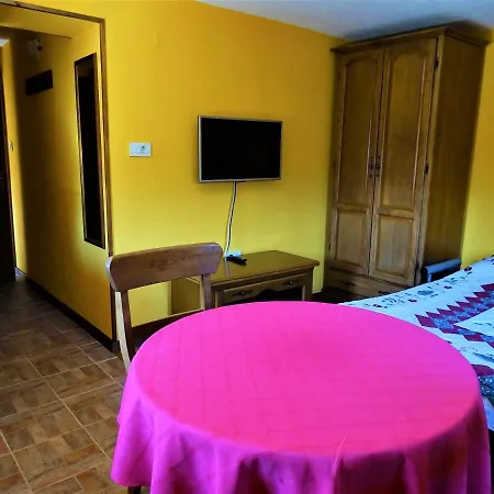 Apartmaji Pr-Gujlu Sela Nad Podmelcem 5220 Tolmin Podmelec Exterior photo