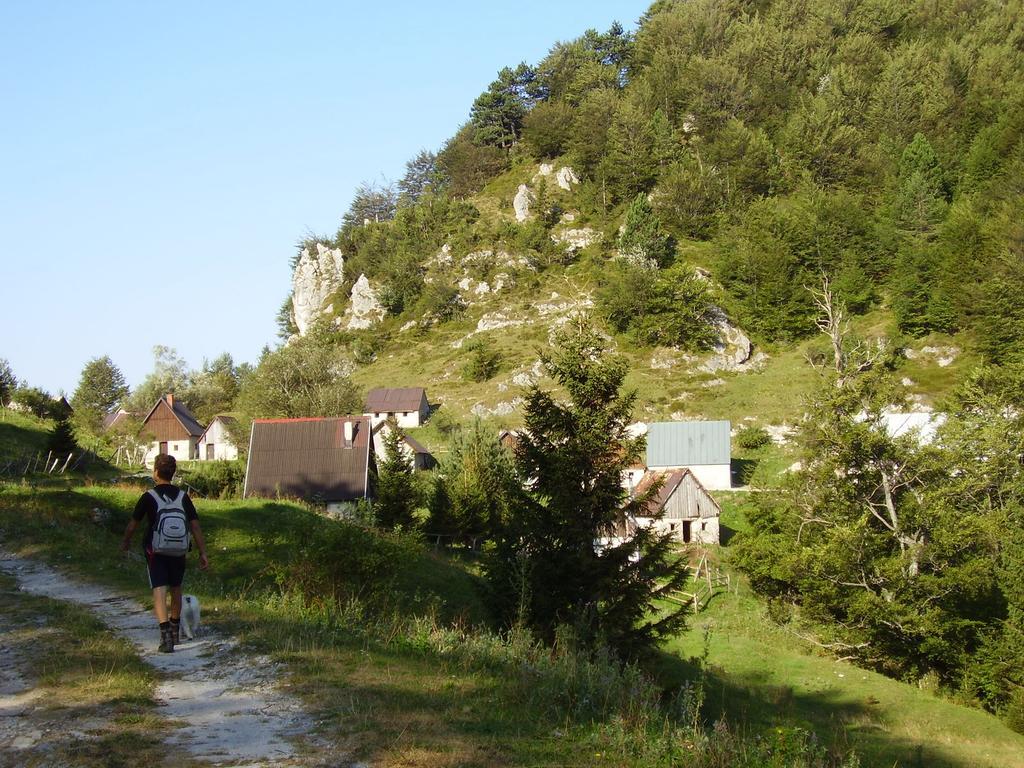 Apartmaji Pr-gujlu Sela Nad Podmelcem 5220 Tolmin