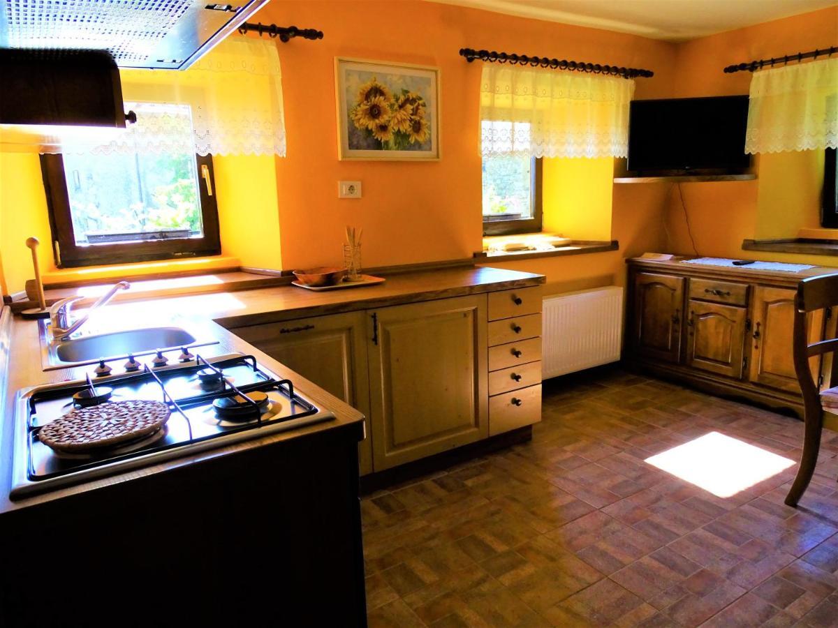 Apartmaji Pr-gujlu Sela Nad Podmelcem 5220 Tolmin *