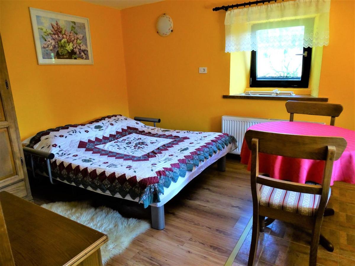 Apartmaji Pr-gujlu Sela Nad Podmelcem 5220 Tolmin