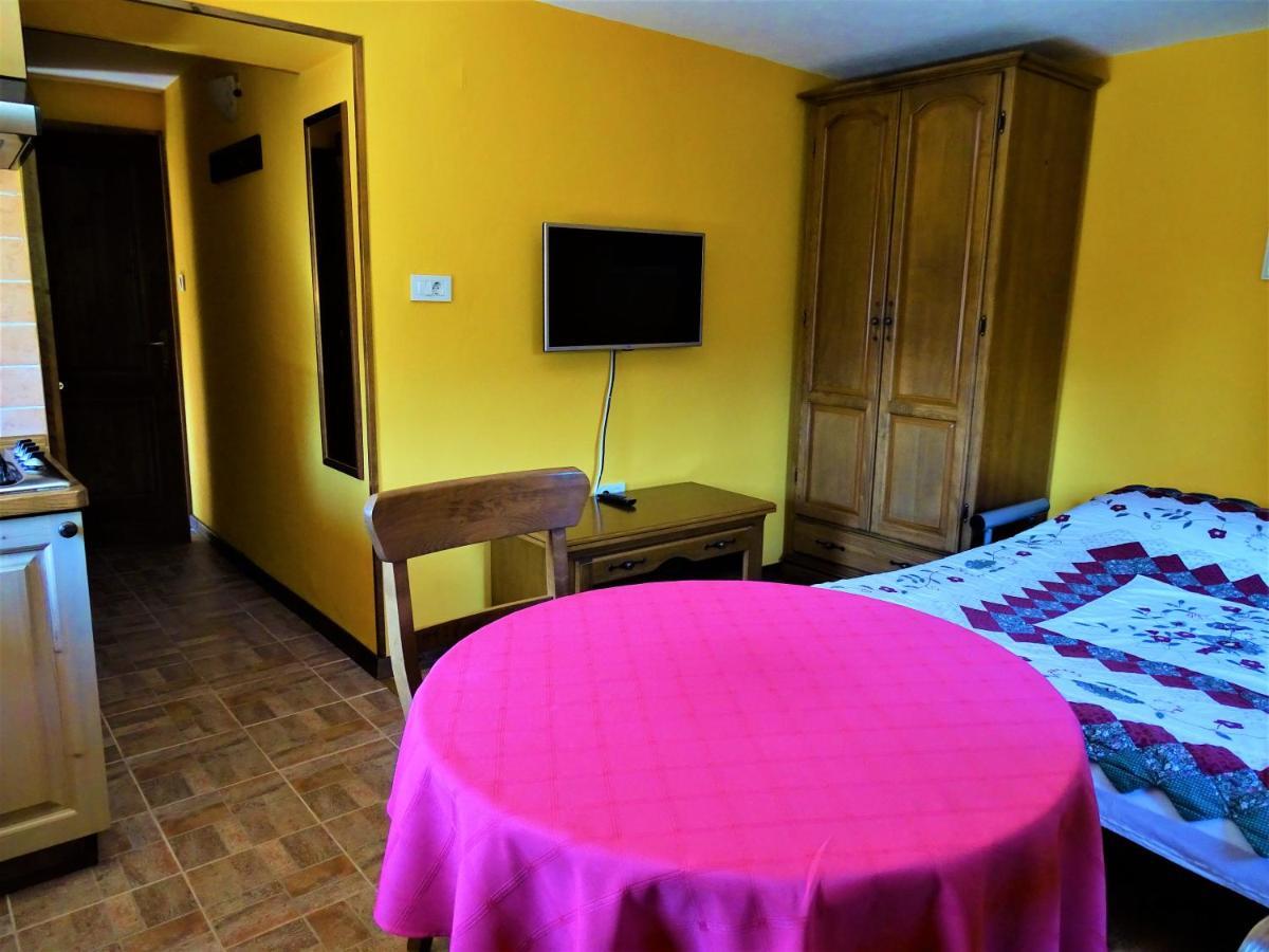 Apartmaji Pr-gujlu Sela Nad Podmelcem 5220 Tolmin *