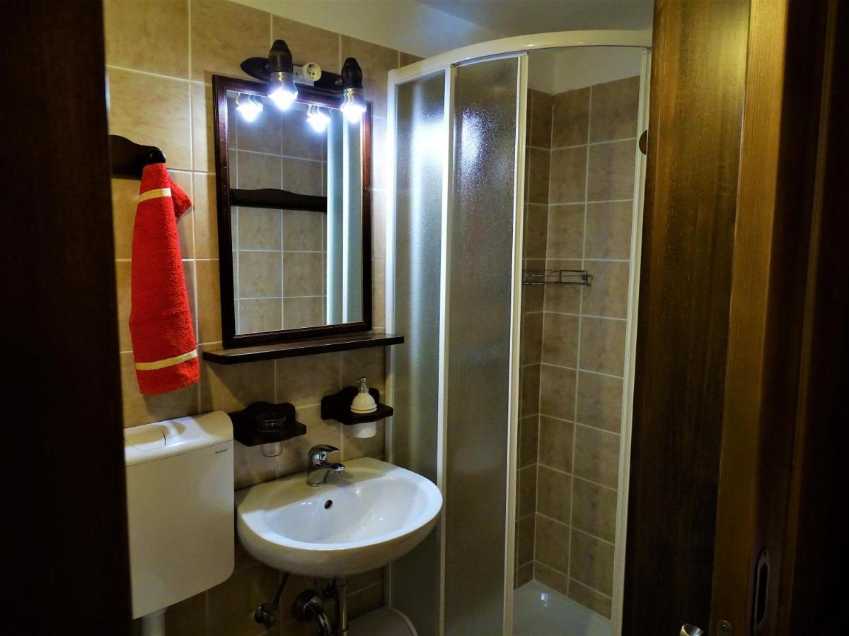 Apartmaji Pr-gujlu Sela Nad Podmelcem 5220 Tolmin Apartment Podmelec