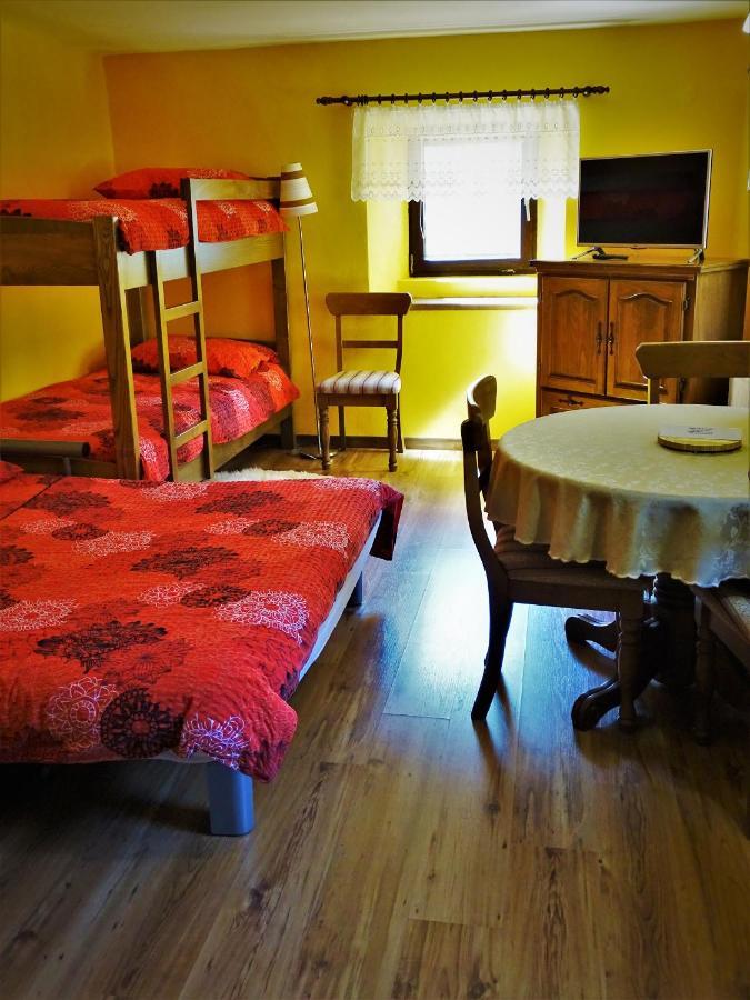 Apartmaji Pr-gujlu Sela Nad Podmelcem 5220 Tolmin Apartment Podmelec